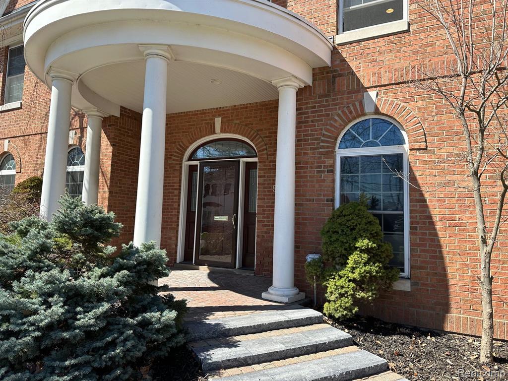 517 Oak Street Property Photo 4