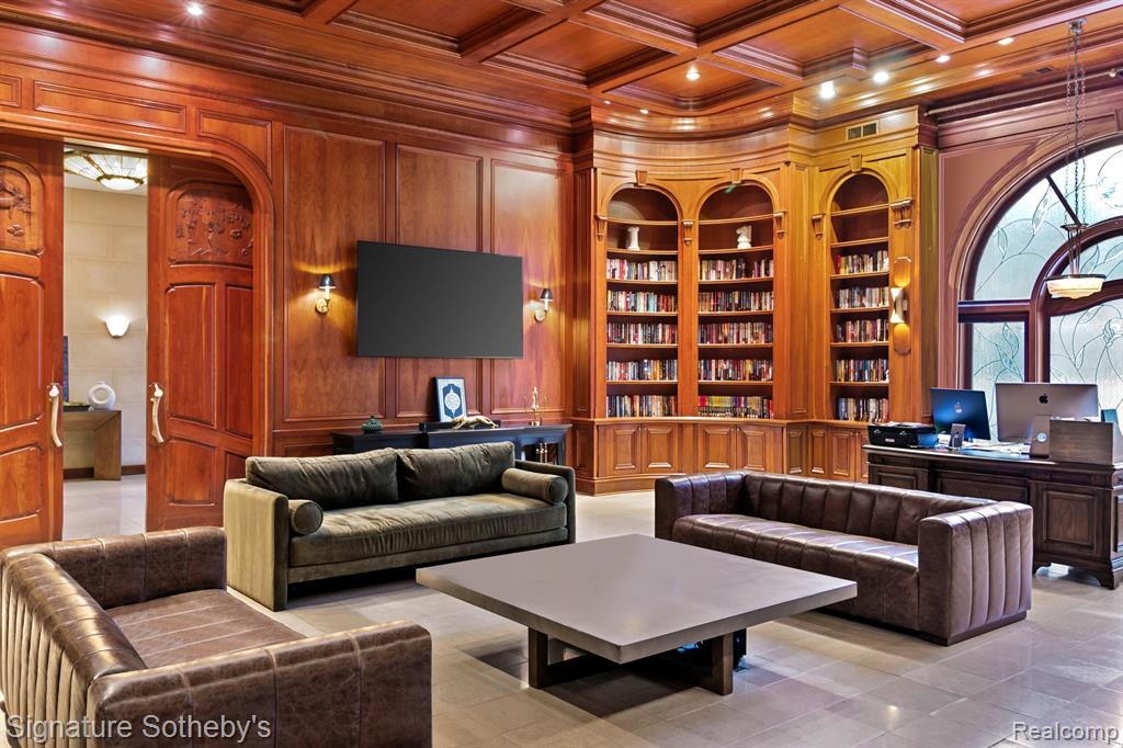 1567 Island Lane Property Photo 11
