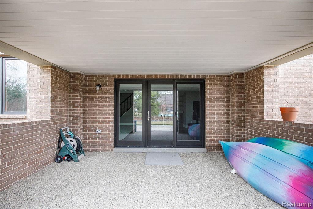1686 Traceky Property Photo 45