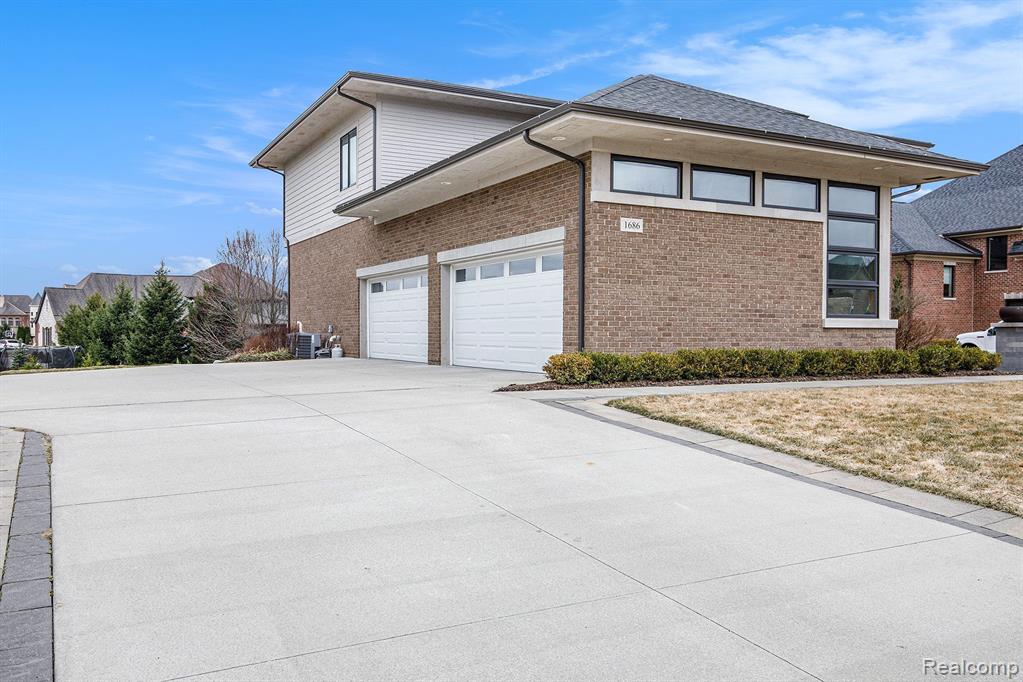 1686 Traceky Property Photo 46