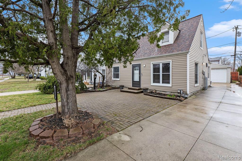 2217 E 10 Mile Road Property Photo 2
