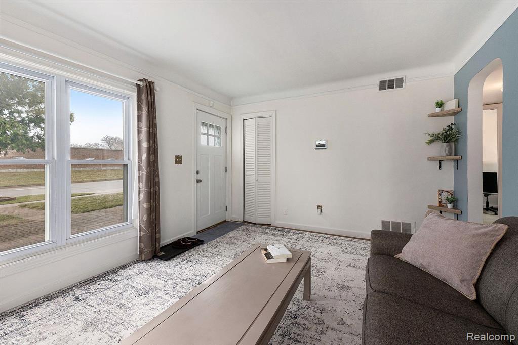 2217 E 10 Mile Road Property Photo 4