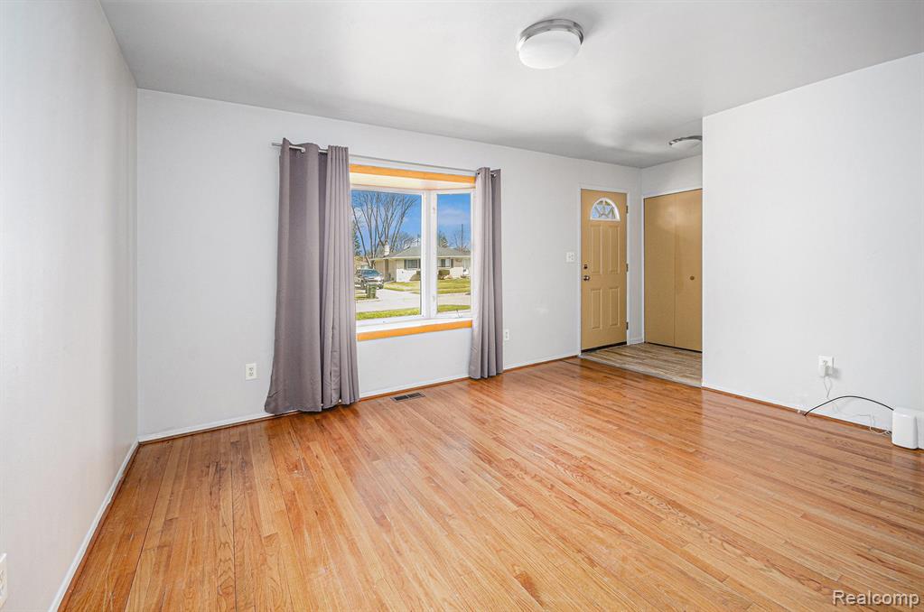 37653 Badger Drive Property Photo 3