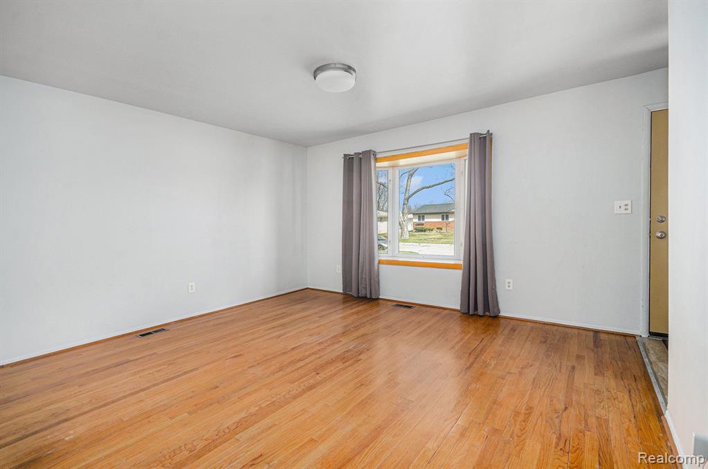 37653 Badger Drive Property Photo 4