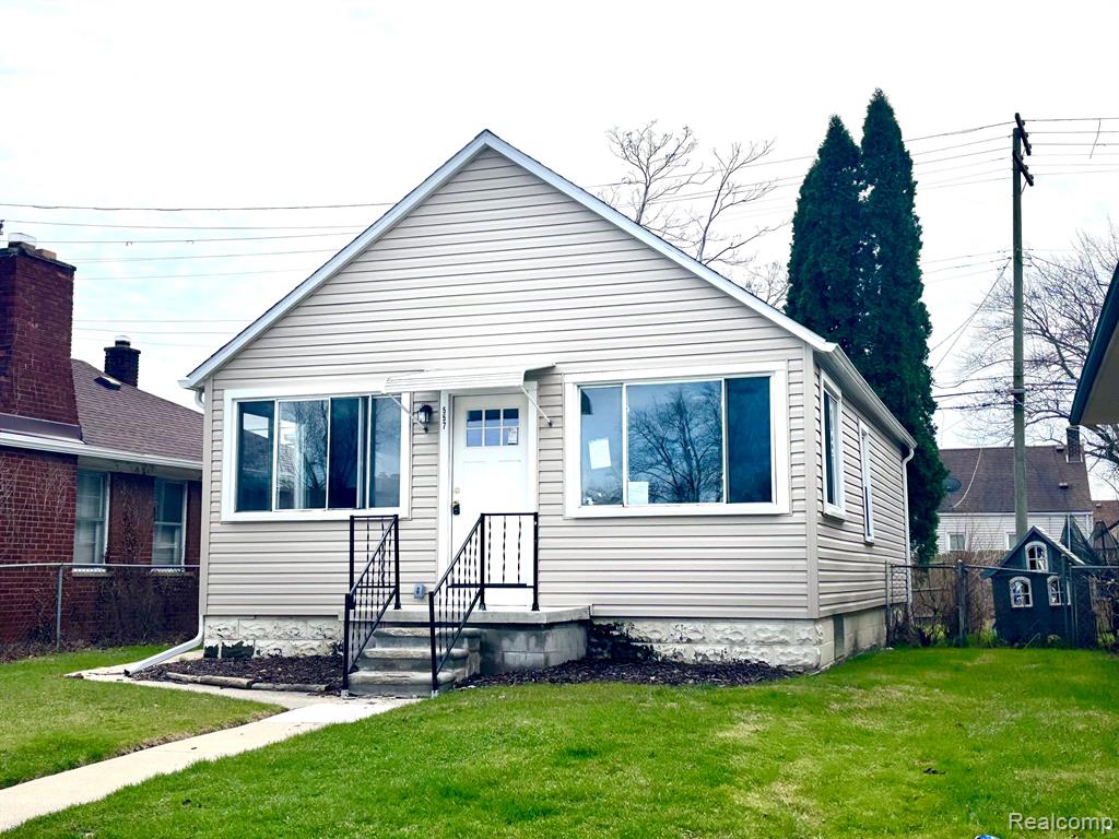 557 White Avenue Property Photo 2