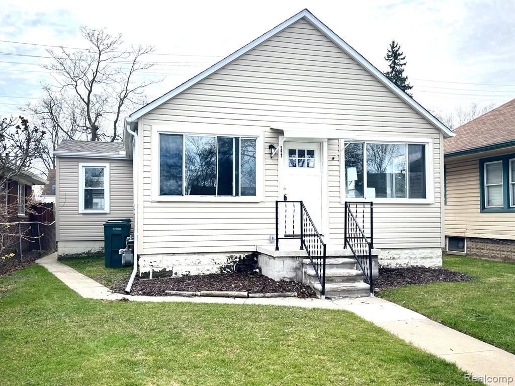557 White Avenue Property Photo 3