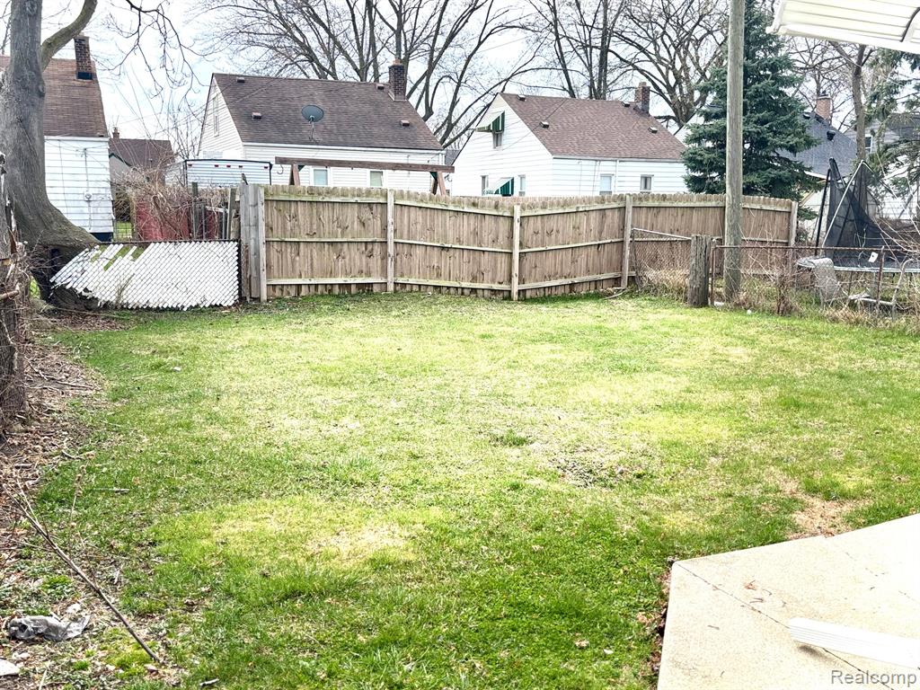 557 White Avenue Property Photo 4