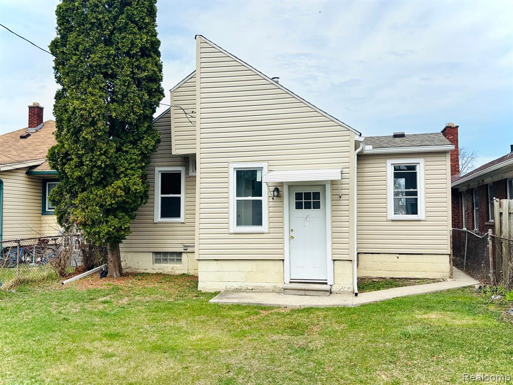 557 White Avenue Property Photo 5