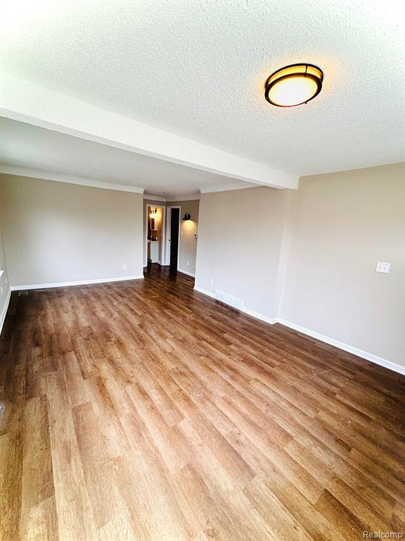 557 White Avenue Property Photo 7