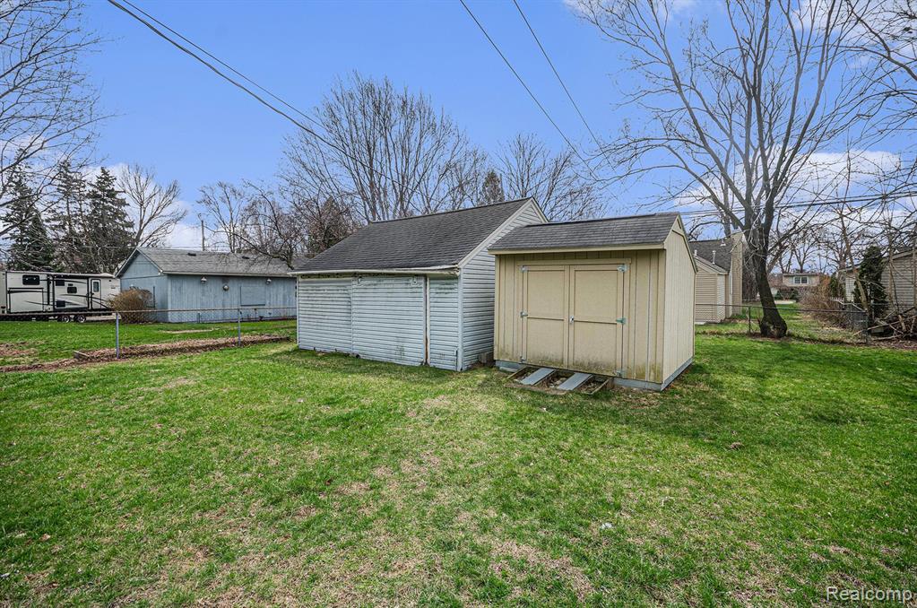 8100 Russell Street Property Photo 23