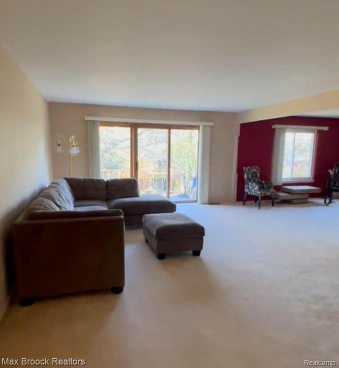 2425 Mulberry Square Property Photo 3