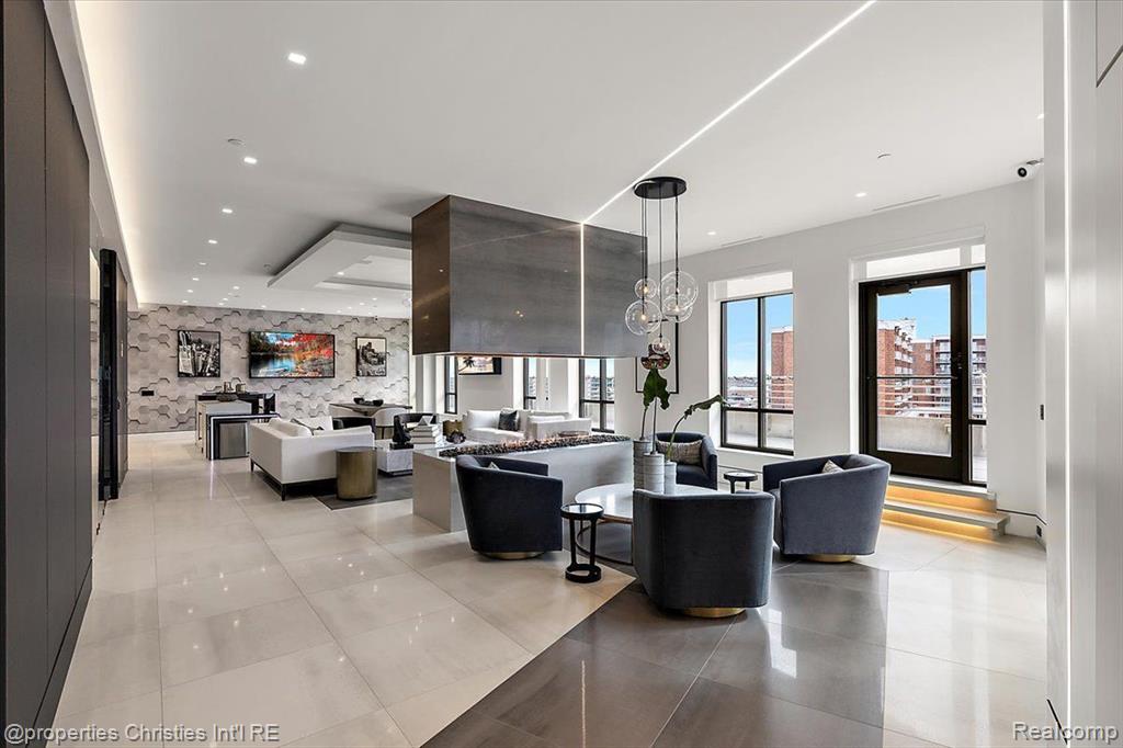 34901 Woodward Avenue Property Photo 5