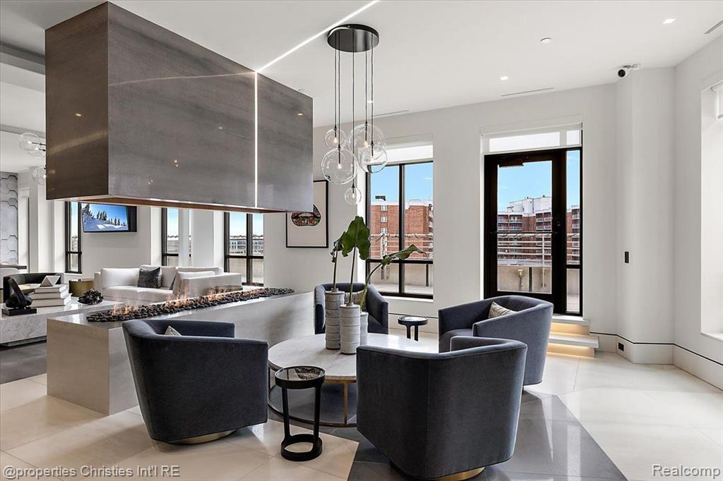 34901 Woodward Avenue Property Photo 6