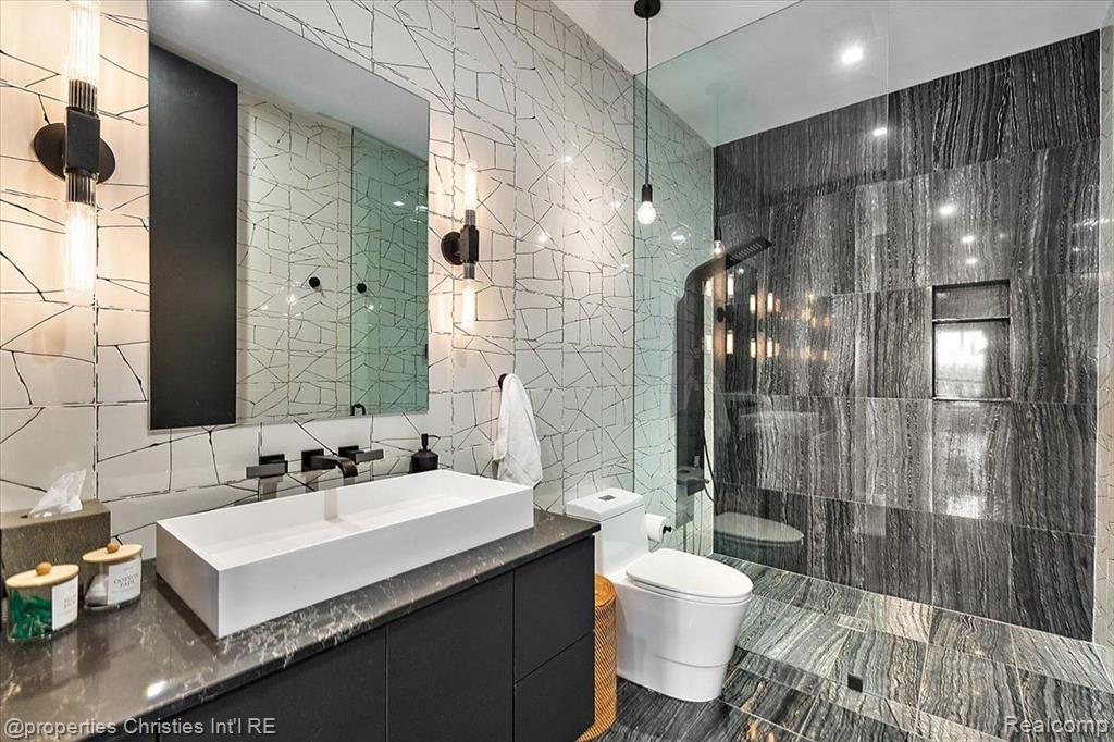 34901 Woodward Avenue Property Photo 64