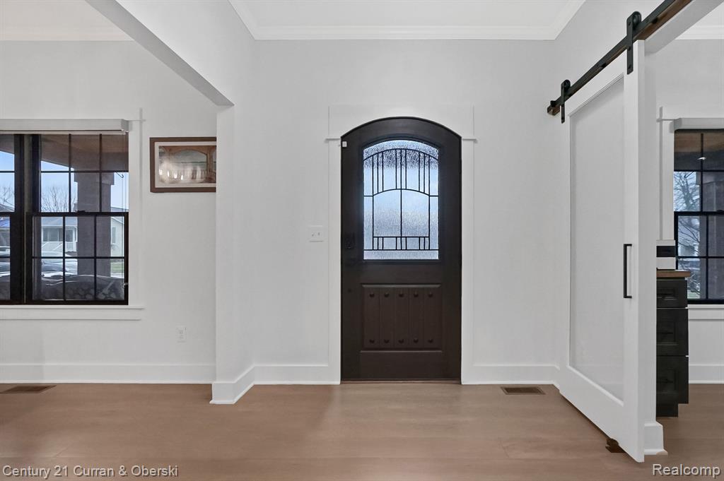 324 W Houstonia Avenue Property Photo 3