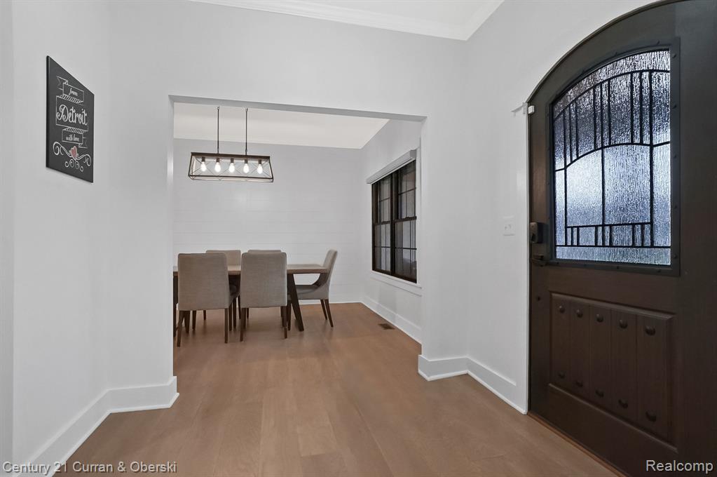 324 W Houstonia Avenue Property Photo 6