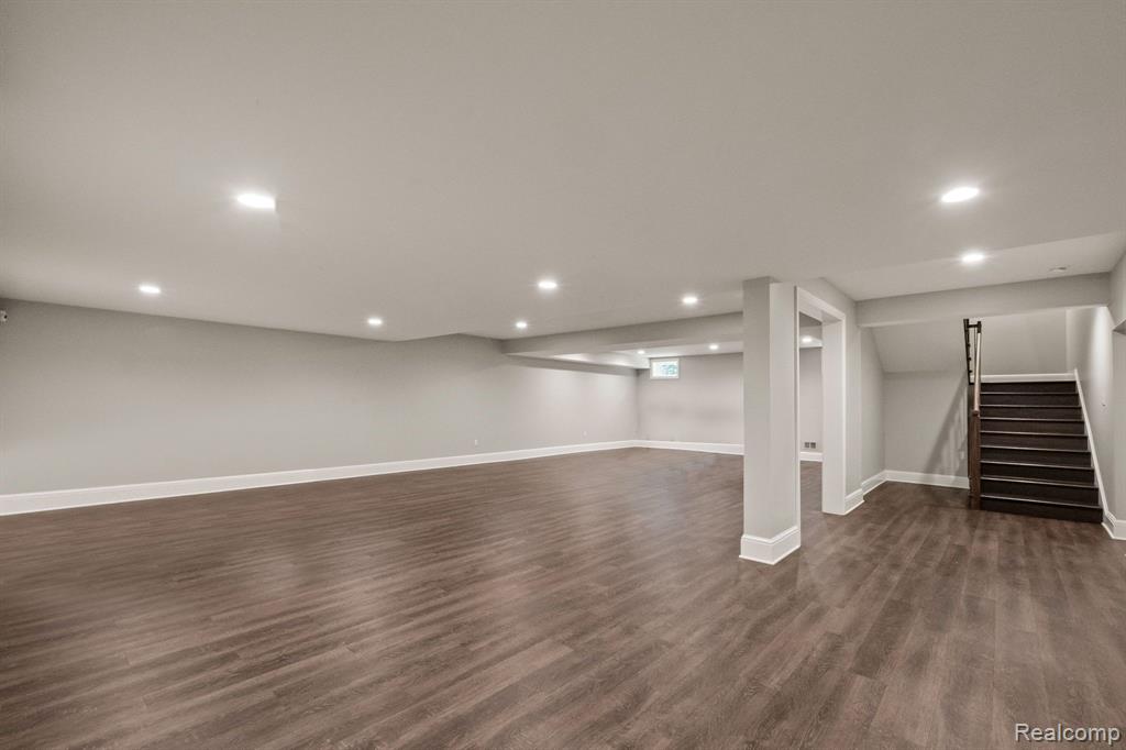 1044 Lakeside Drive Property Photo 32