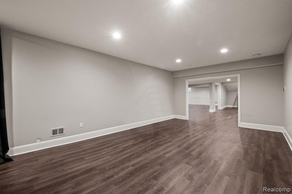 1044 Lakeside Drive Property Photo 35