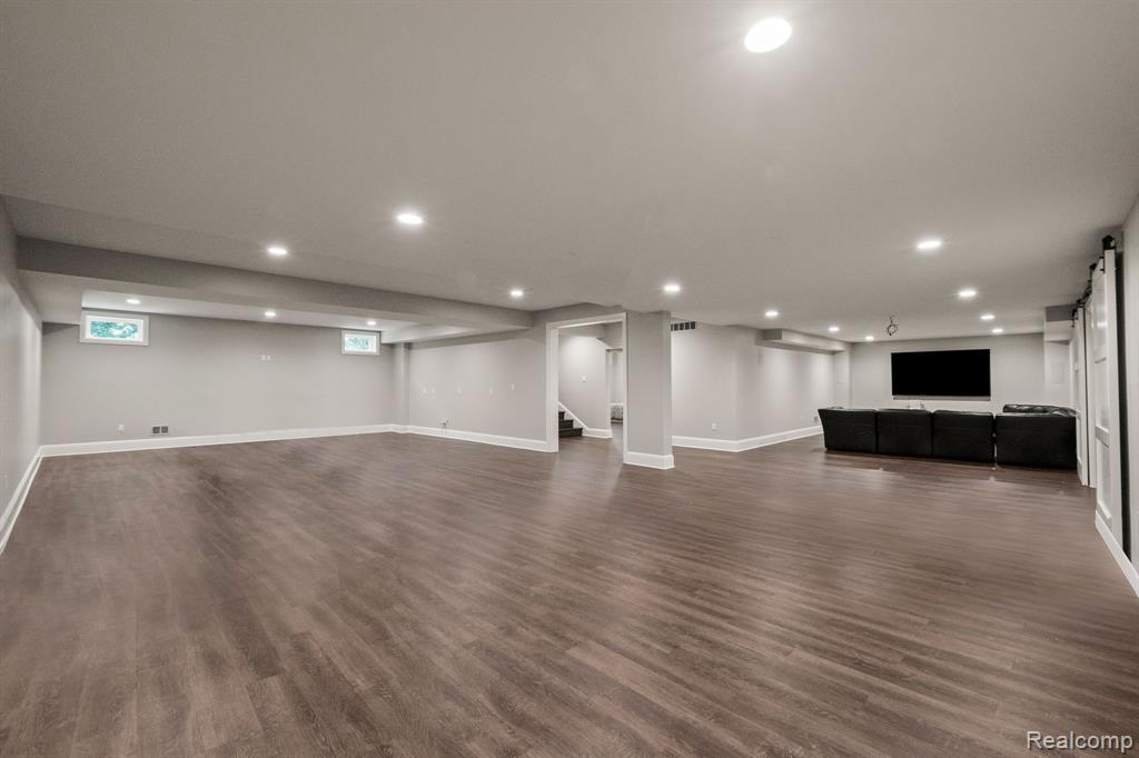 1044 Lakeside Drive Property Photo 36