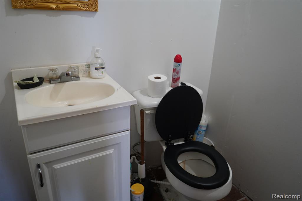 18216 W 7 Mile Road Property Photo 9