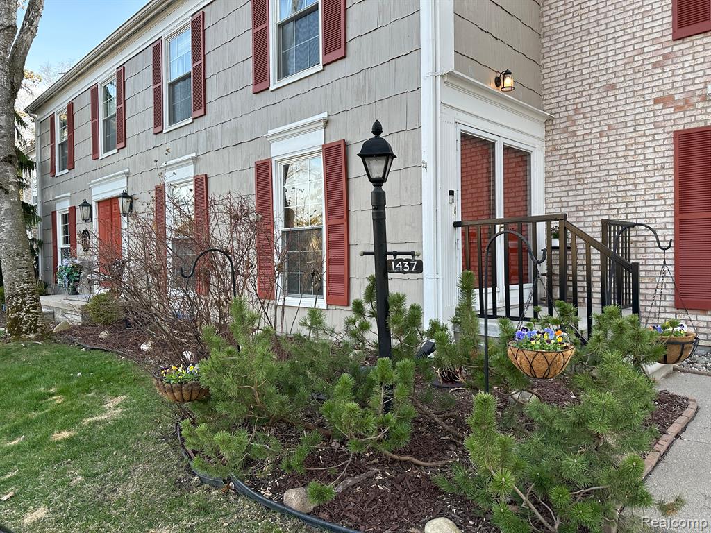 1437 Lantern Lane Property Photo 1