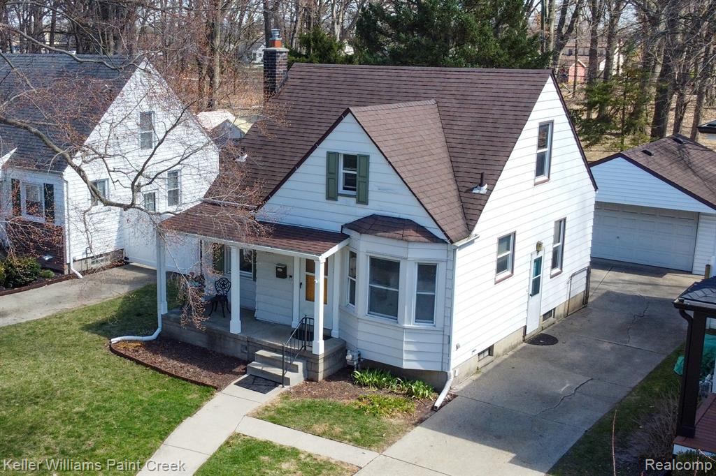 1112 N Vermont Avenue Property Photo 1