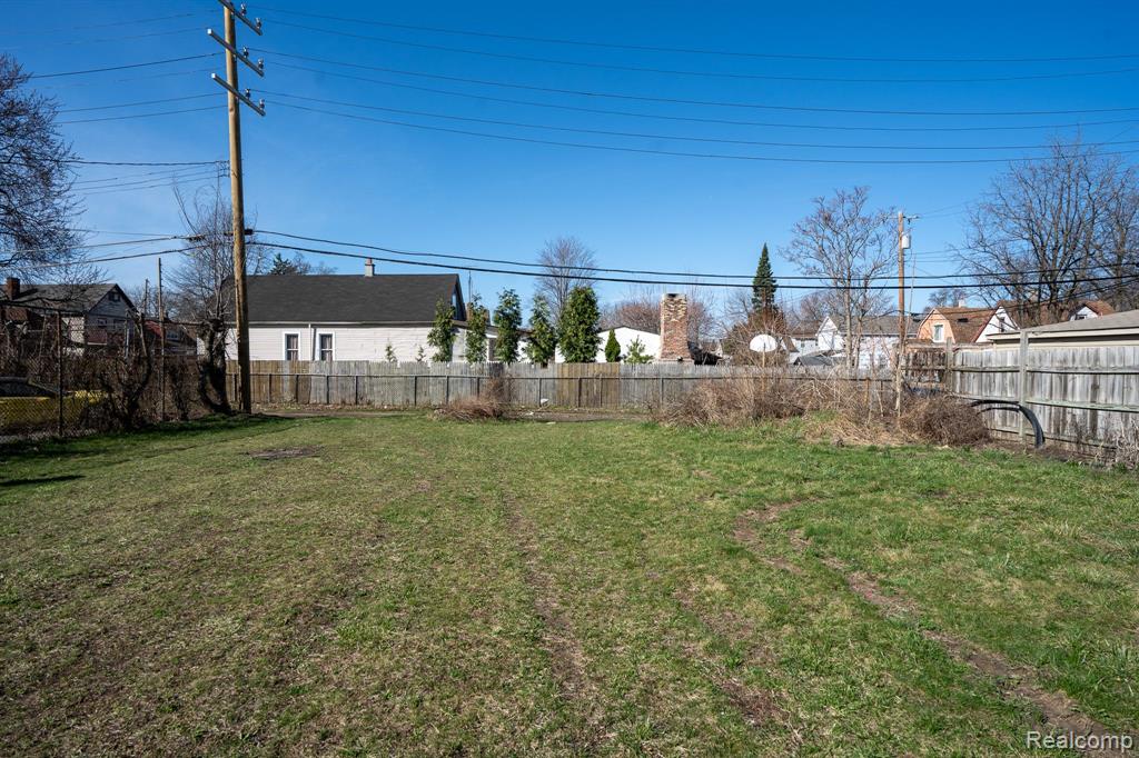 1317 Lawndale Street Property Photo 2