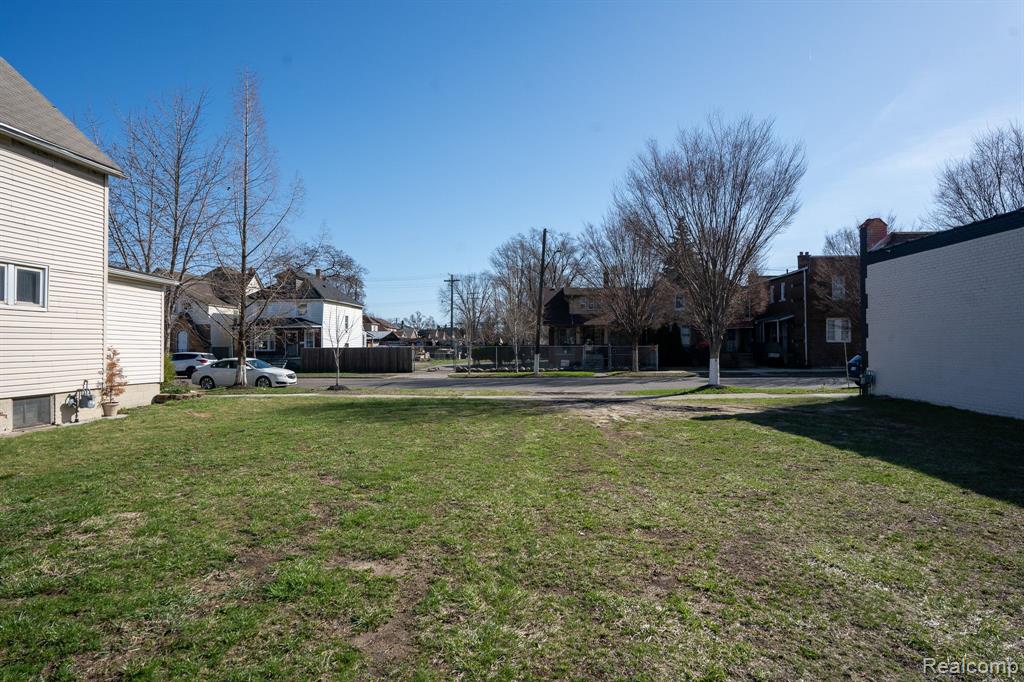 1317 Lawndale Street Property Photo 3