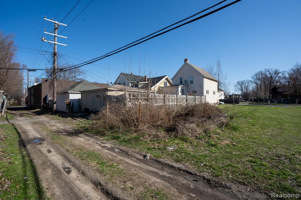 1317 Lawndale Street Property Photo 4