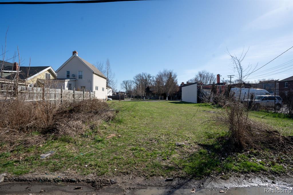 1317 Lawndale Street Property Photo 6