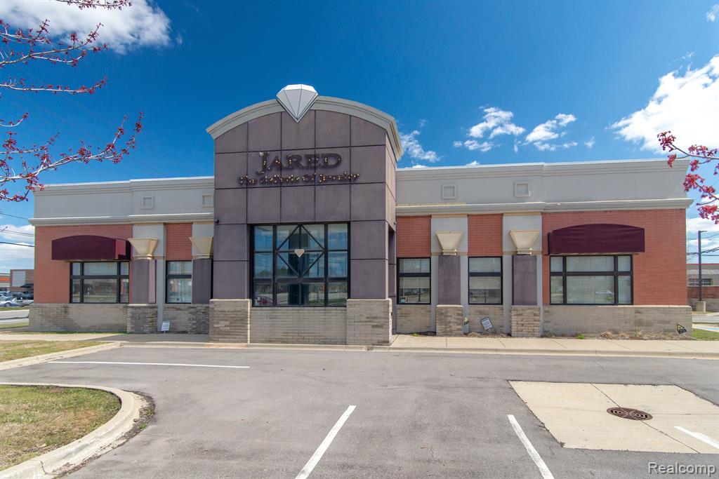 451 W 14 MILE Road