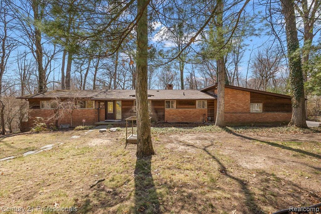 7300 Kingswood Drive Property Photo 1