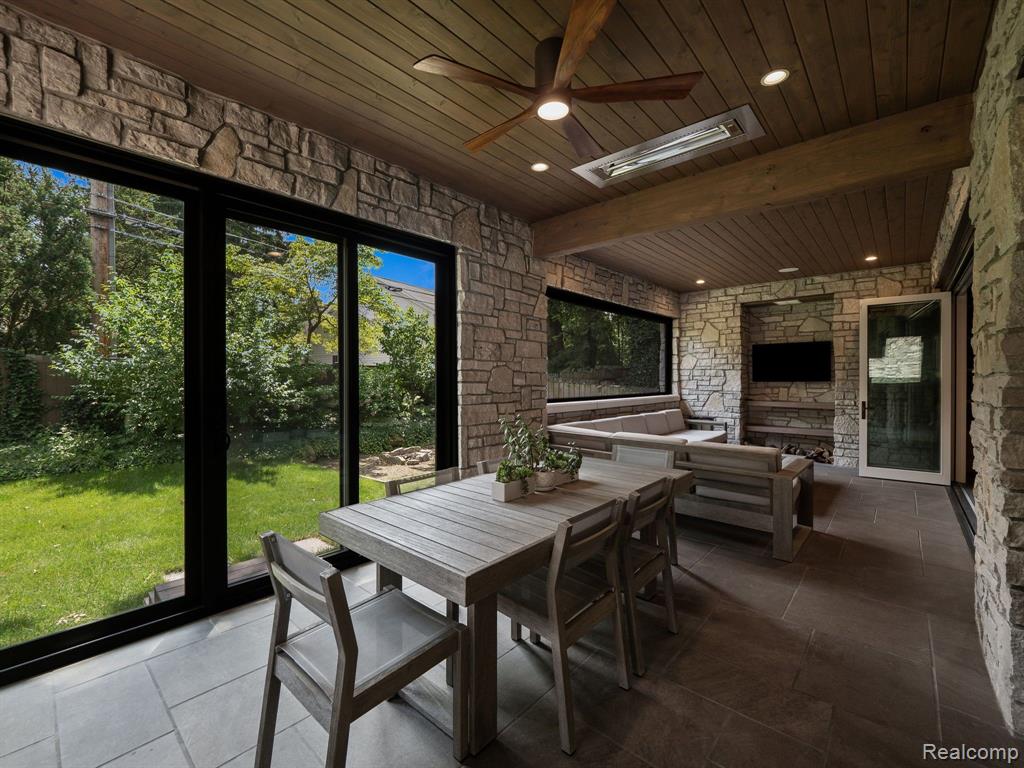 415 Argyle Street Property Photo 4
