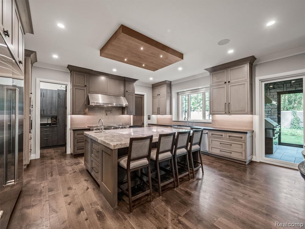 415 Argyle Street Property Photo 8