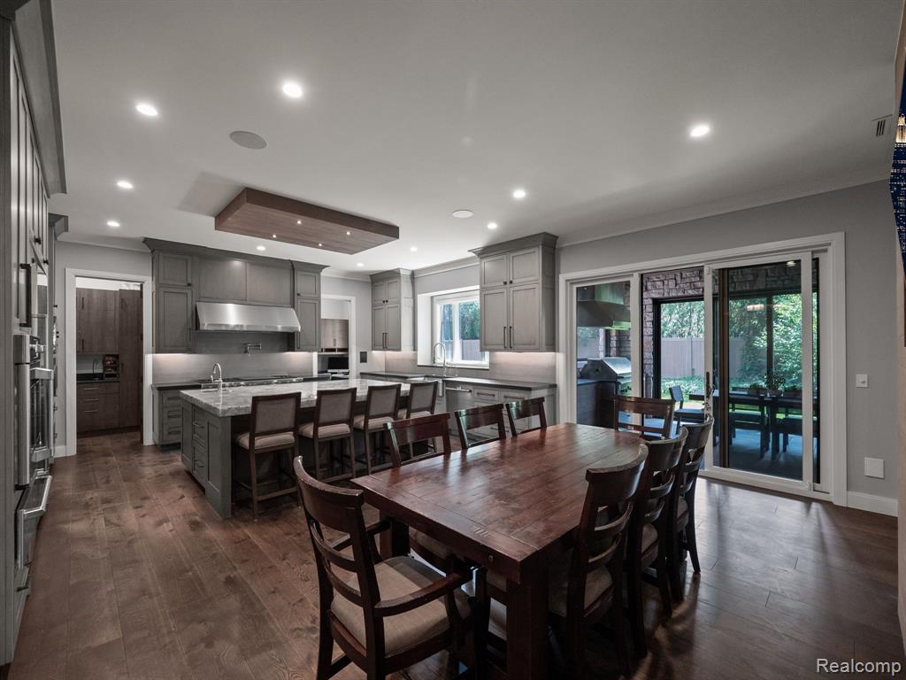 415 Argyle Street Property Photo 13