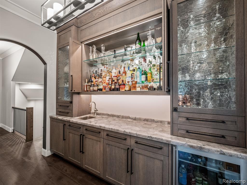 415 Argyle Street Property Photo 14