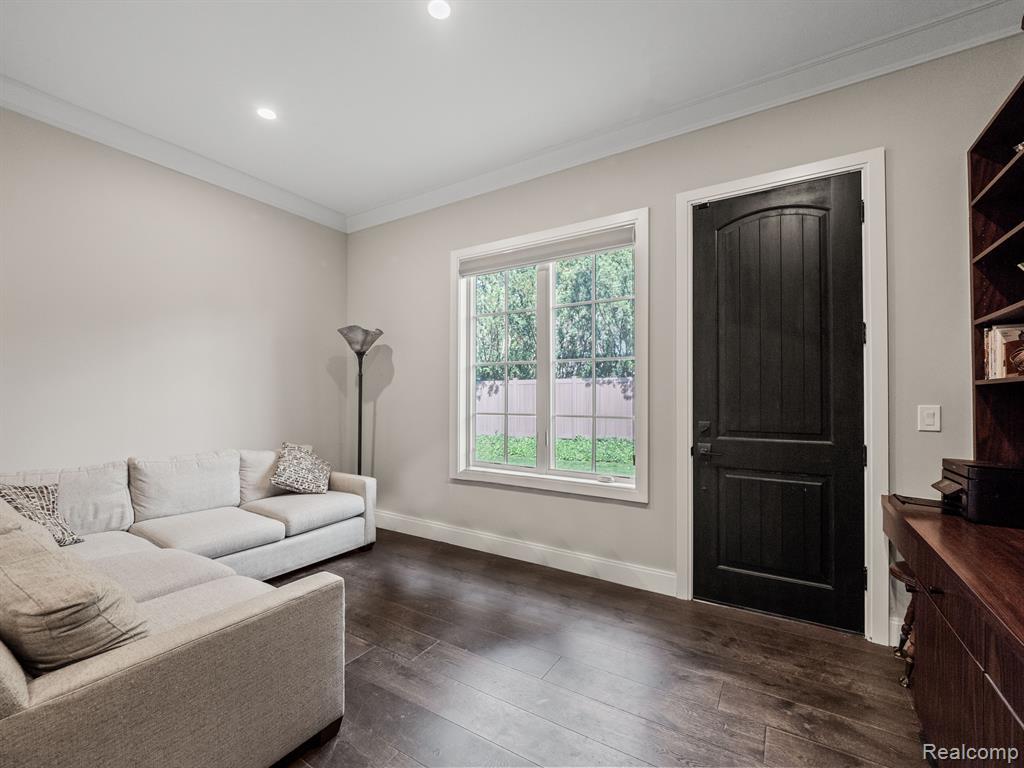 415 Argyle Street Property Photo 22