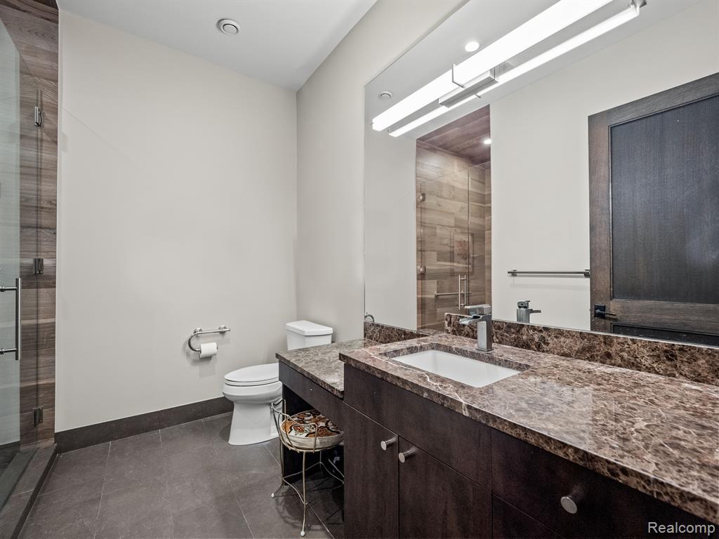415 Argyle Street Property Photo 23