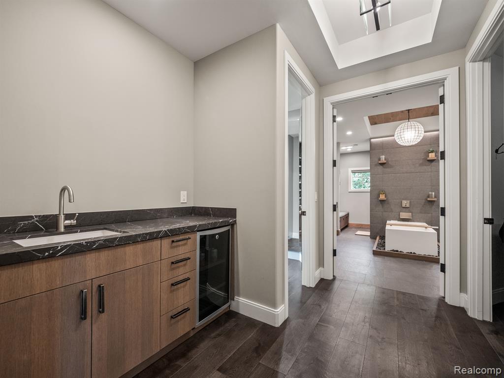 415 Argyle Street Property Photo 34