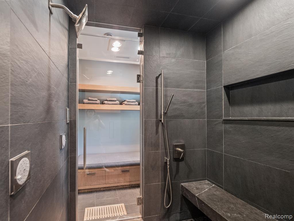 415 Argyle Street Property Photo 35