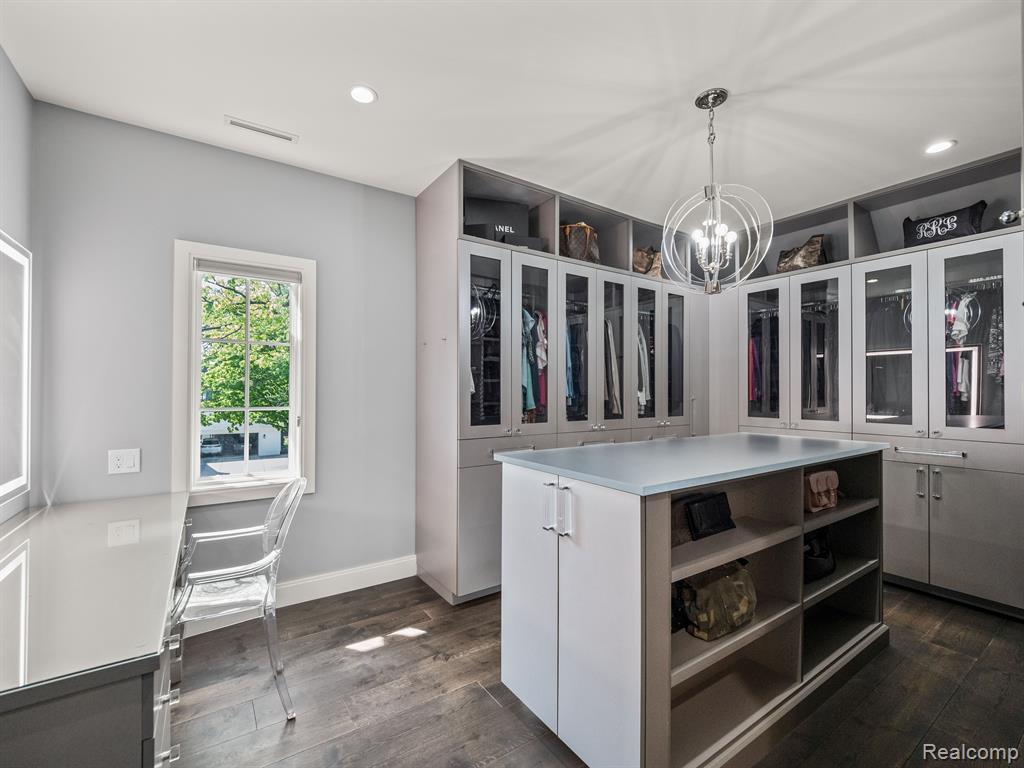 415 Argyle Street Property Photo 37