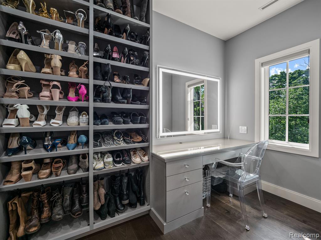 415 Argyle Street Property Photo 38