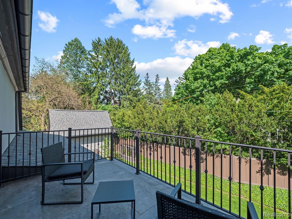 415 Argyle Street Property Photo 40