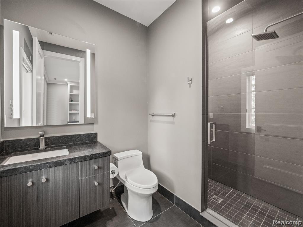 415 Argyle Street Property Photo 44