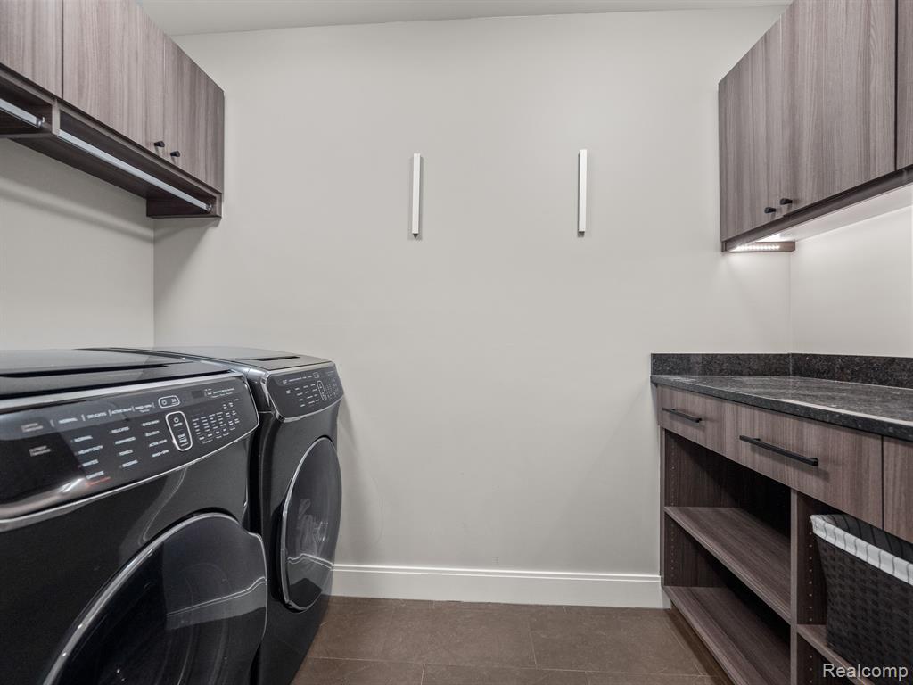 415 Argyle Street Property Photo 47