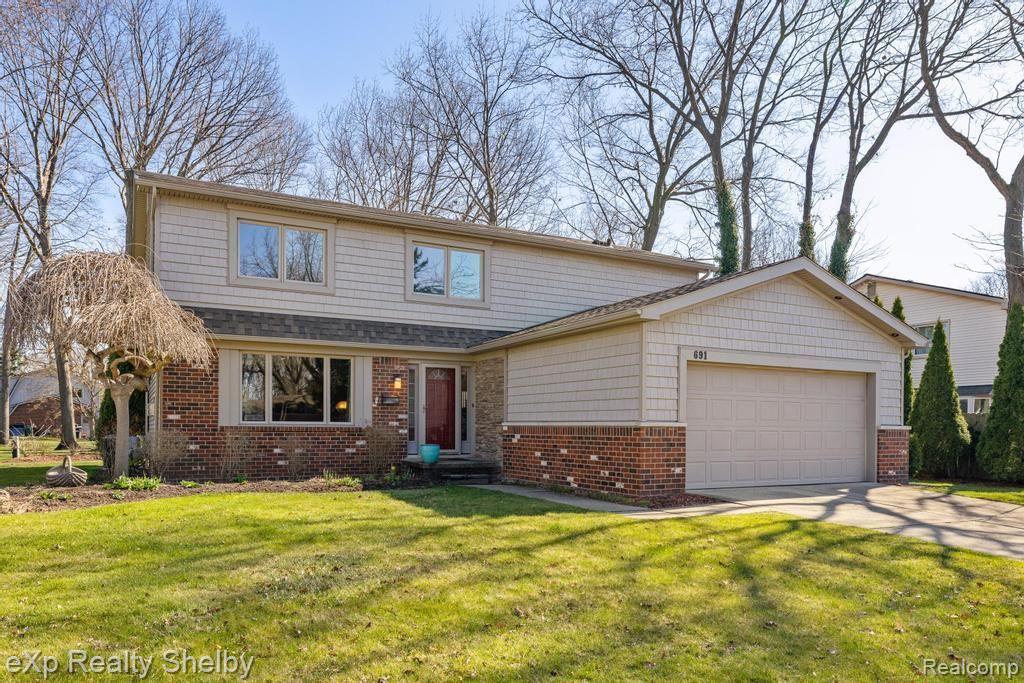 691 Barclay Drive Property Photo 1