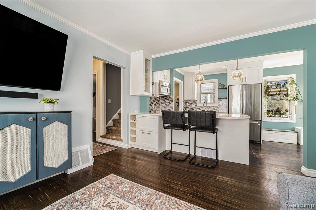 132 S Wilson Avenue Property Photo 9