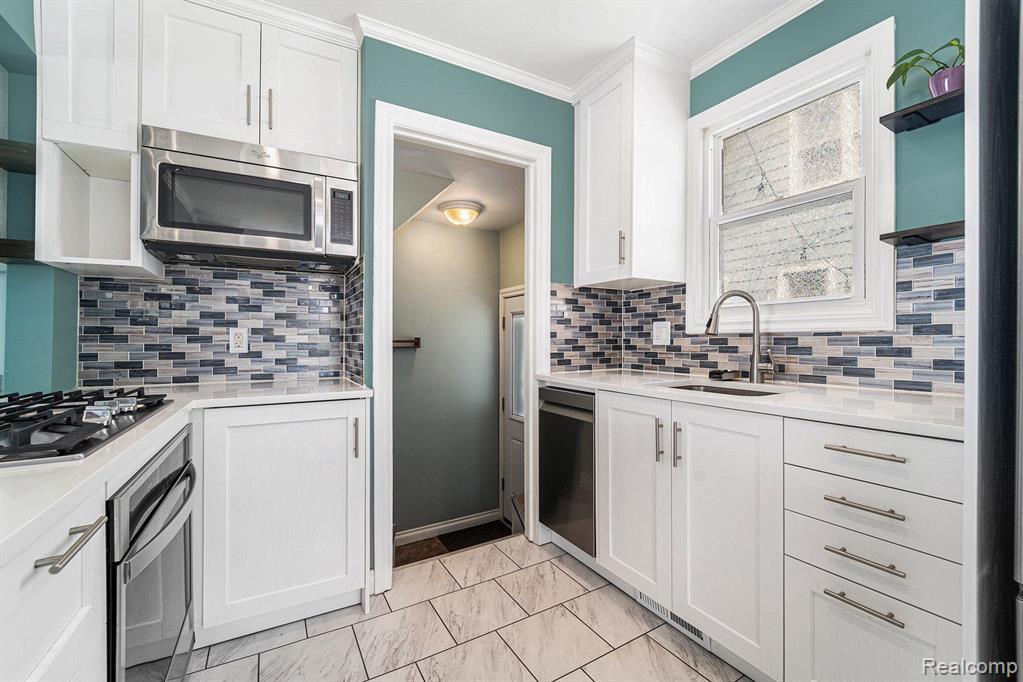 132 S Wilson Avenue Property Photo 11