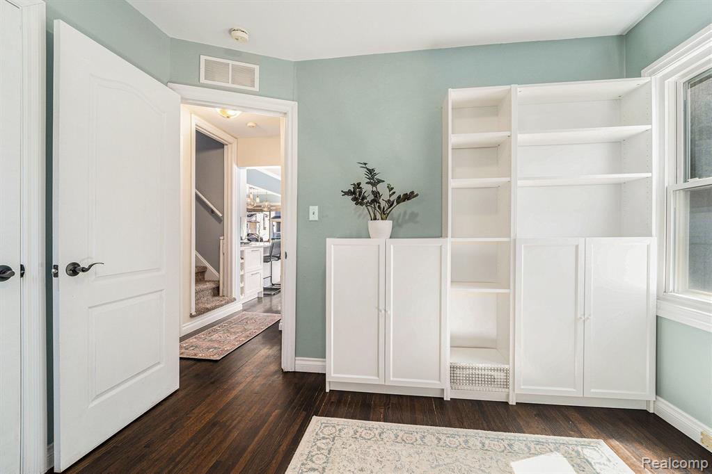 132 S Wilson Avenue Property Photo 18