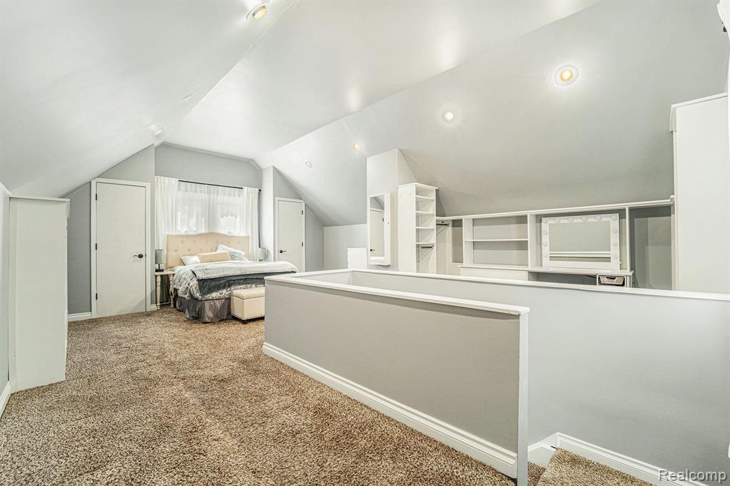 132 S Wilson Avenue Property Photo 23